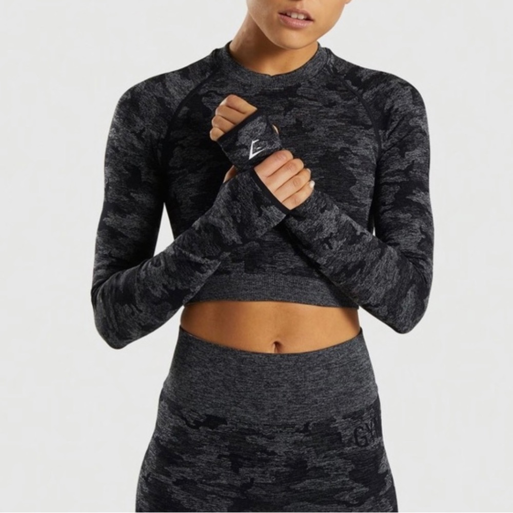 Gym Shark Camo Seamless Crop Top with Thumbholes.